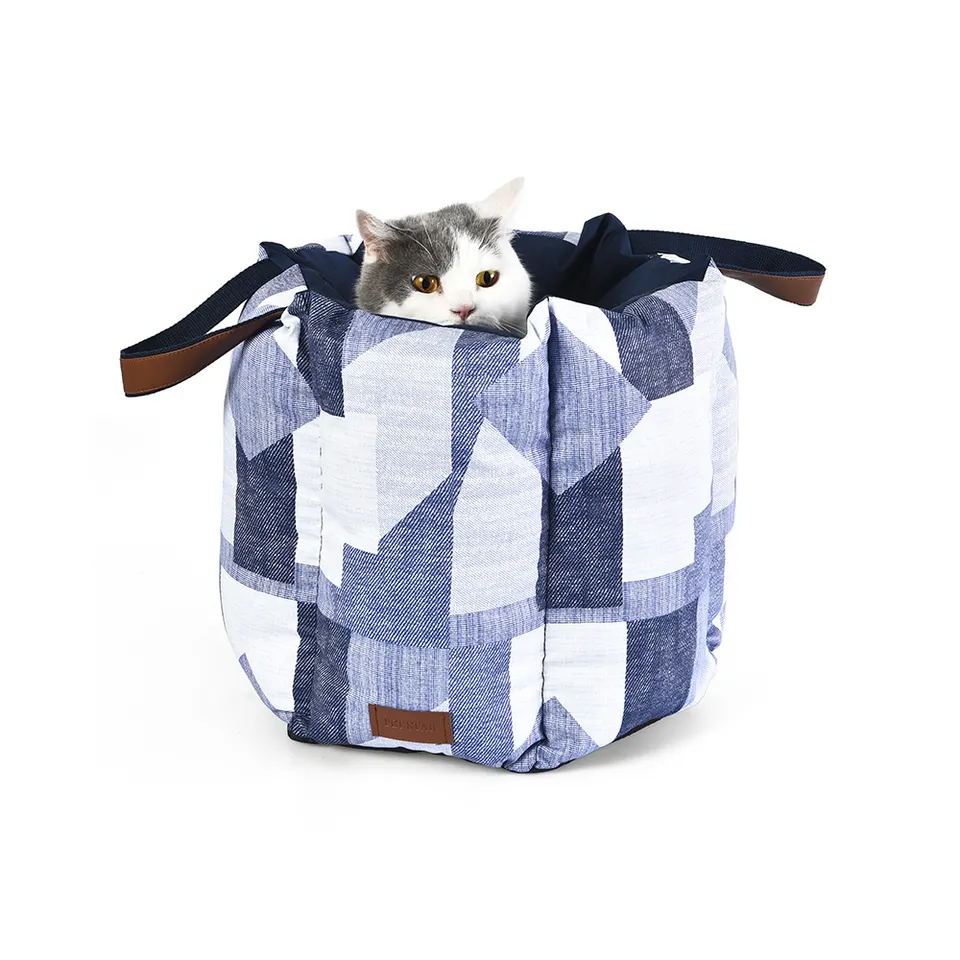 Petstar Custom Logo High Quality Cat Handbag Outdoor Traveling Pet Carrier Bag