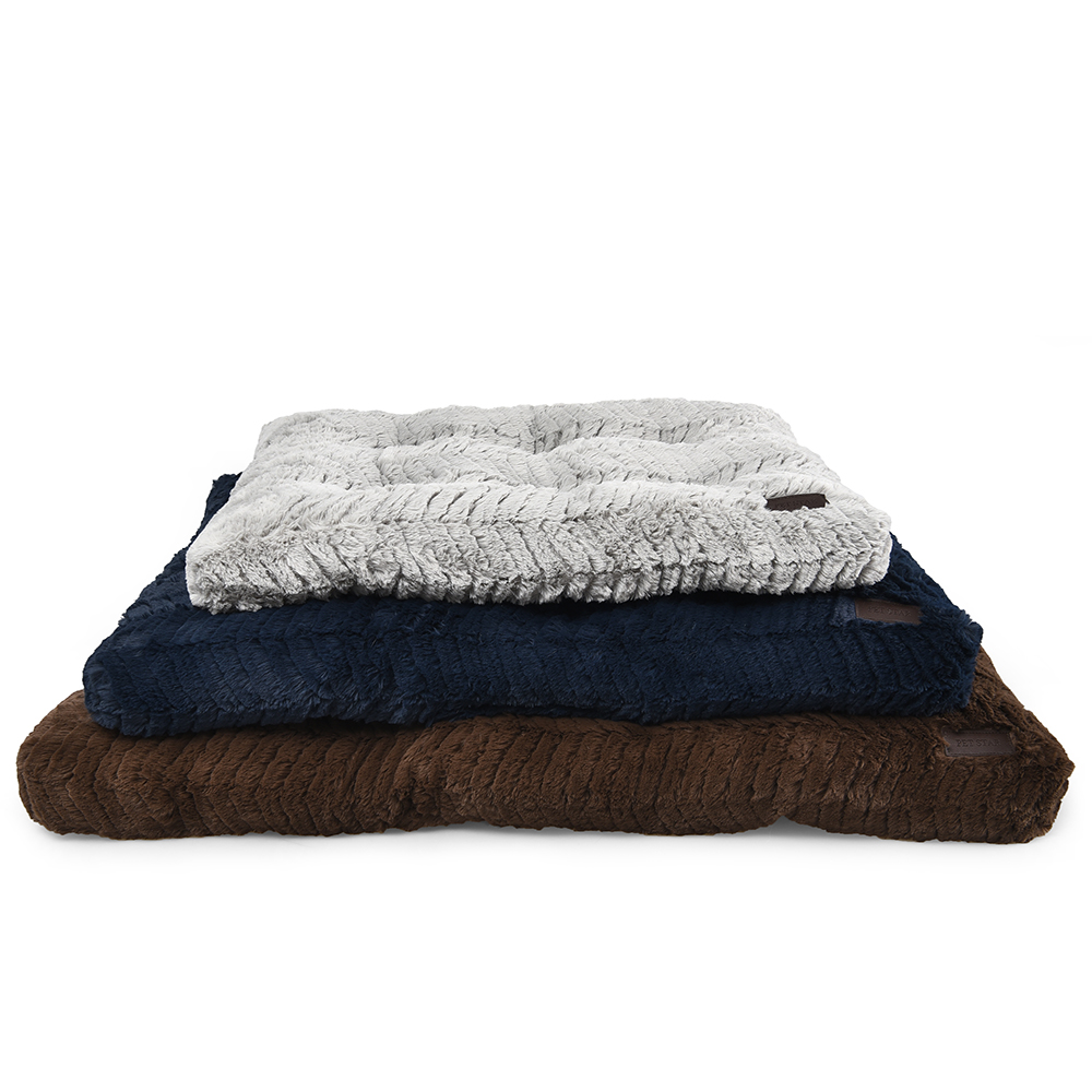 Wholesale Cute Warm Comfortable Plush Pet Bed Deluxe Cat Bed Soft Dog Crate Mat