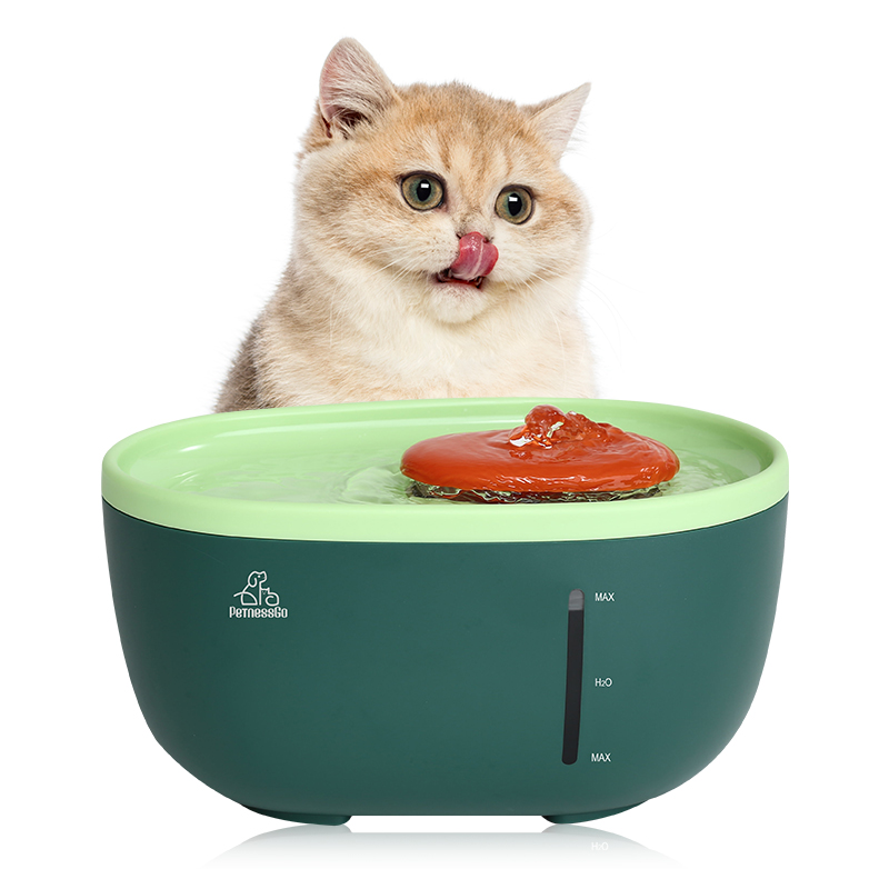 2023 Hot Sale Dog Water Feeder Cat Dispenser Green Pet Cat Drinking Water Fountain