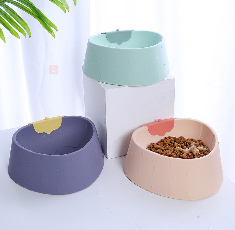 New Product In Stock Strawberry Shape Plastic Dog Bowl Pet Feeder