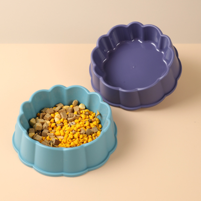 Hot Selling In Stock Flower Shape Plastic Dog Bowl Pet Feeder