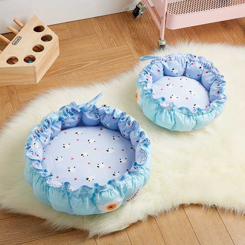 MOQ 1 Producttwo Way Use Comfort Textured Cute Round Flower Shape Wool Warm Dog Beds Mat Accessories Pet Bed