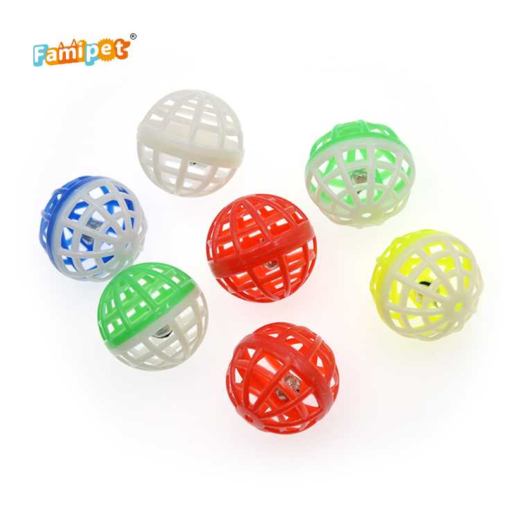 Professional Manufacture Funny Plain Plastic Balls With Bells Competitive Interactive Cat Toy