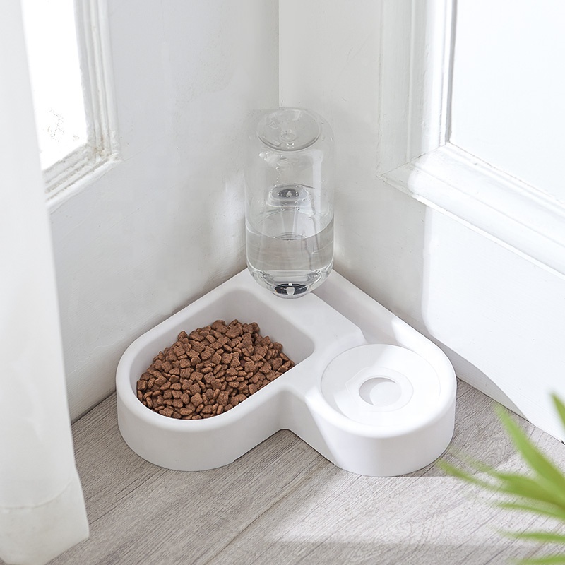 Automatic Water Bottle Dispenser Portable Dog Cat Food Water Dispenser Feeding Bowl With Heart Shape