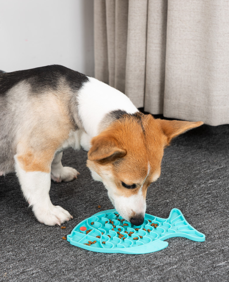 Durable Silicone Distraction Device Dog Lick Mat Slow Feeder Lick Pad Fishie Fun Feed Mat Dog Cat Feeder Fish Pet Placemat